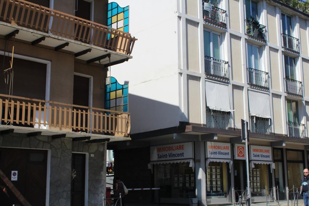 In Centro A Saint Vincent Διαμέρισμα Εξωτερικό φωτογραφία